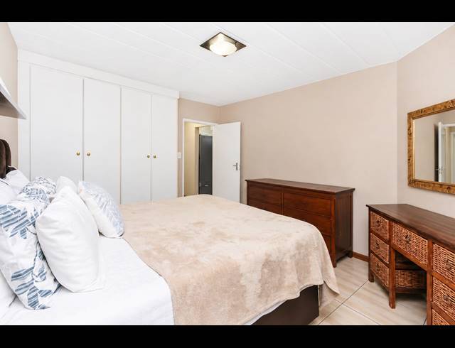 2 BEDROOM APARTMENT FOR SALE IN GLENVISTA